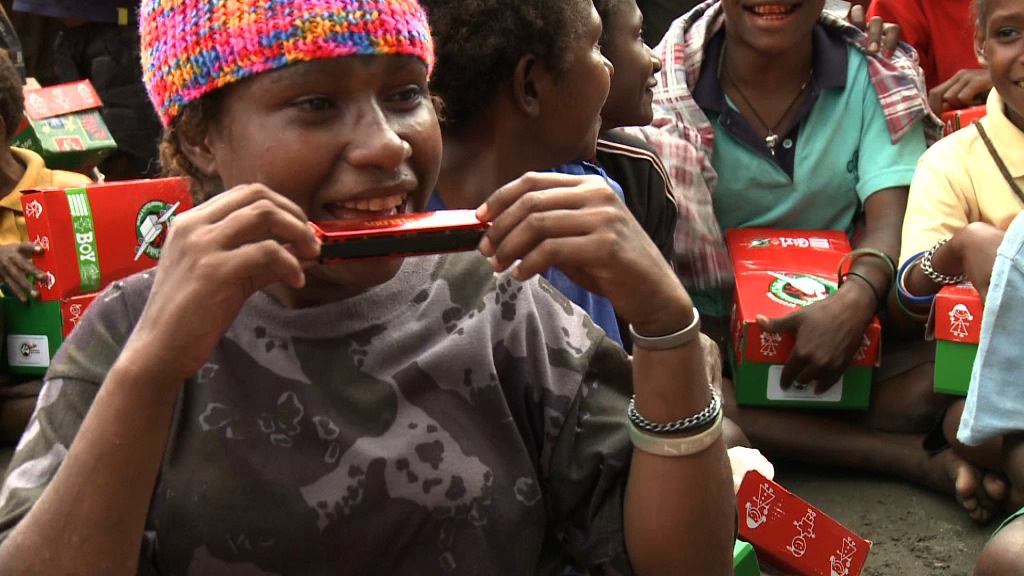 PNG child gets Christmas box